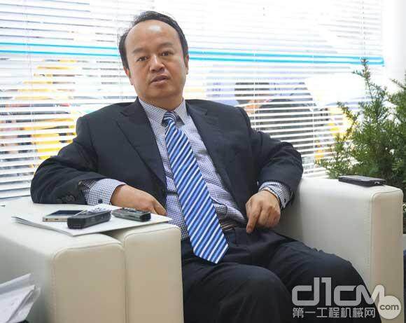 第一工程机械网专访福田雷沃重工副总经理，挖掘机公司总经理王伟先