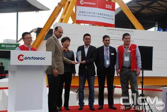 马尼托瓦克在2014上海宝马展成功交付MCT 200塔机