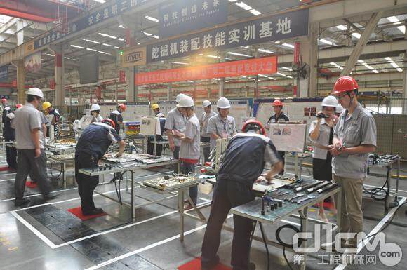 雷沃挖掘机生产技能竞技大赛