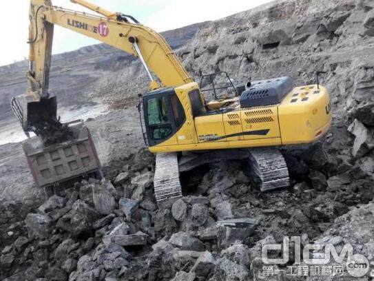 力士德48.5吨挖掘机黑龙江大显身手