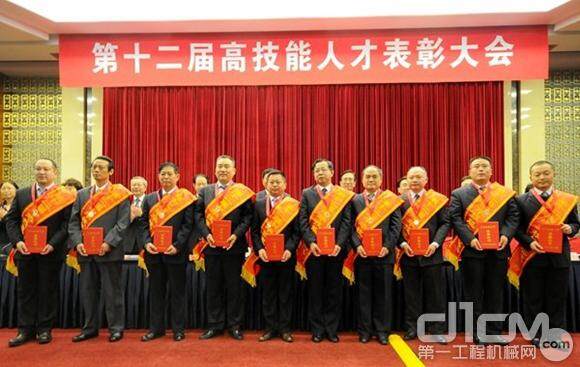 徐工工人院士参加全国高技能人才座谈会