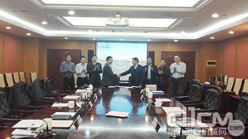 徐工集团携手上海铁路局签订战略合作协议