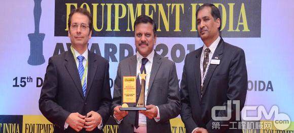 凯斯工程机械印度总经理Abhijit Gupta领取“畅销奖”