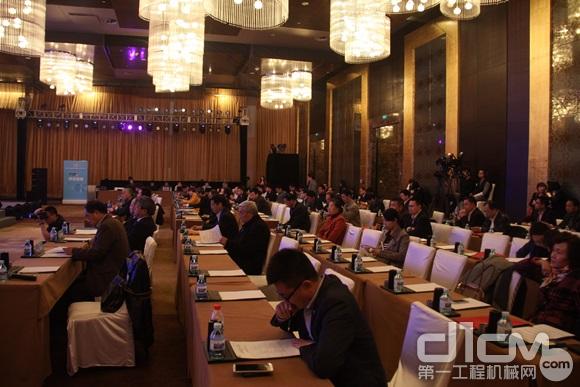 2015工程机械产品发展（北京）论坛暨中国工程机械年度产品TOP50颁奖典礼”在北京隆重举行