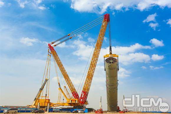 2013年7月，徐工四千吨级履带起重机烟台大型设备吊装首战告捷