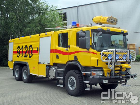 P-550-CB6x6HHZ-CP28，机场消防车，专为瑞典机场制造。可储存10