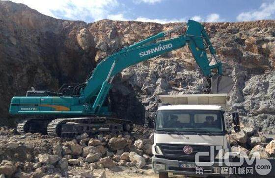 山河智能SWE470B大型矿用挖掘机“掘”战土耳其