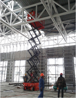 星邦高空作业平台助高铁站项目加快建设步伐