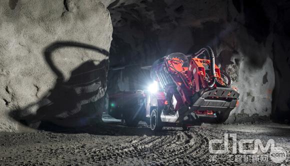 山特维克矿山推出新一代2700系列地下台车及地下电动铲运机