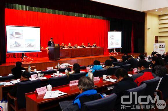 艾里逊变速箱公司为北京市市容环境卫生协会第五届理事会暨年会的与会者介绍并展示了艾里逊全自动变速箱的优势