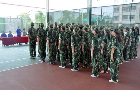 安徽合力举行新入司员工军事训练汇演