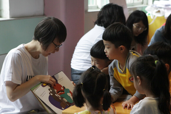 伊顿持续捐赠“联合之路”中国教育项目 关注弱势儿童教育与成长