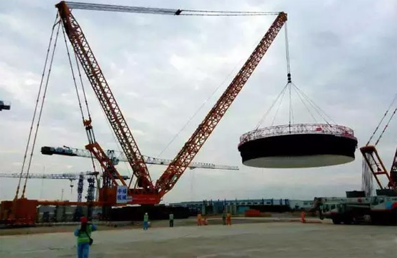 徐工2000吨履带起重机成功完成首台”华龙一号”钢衬里模块吊装 
