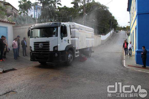 城市清洁徐工助力 徐工洗扫车巴西南部巡展拉序幕