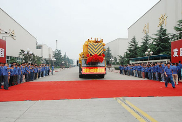 中国首台500吨全地面起重机——徐工QAY500吨全地面起重机