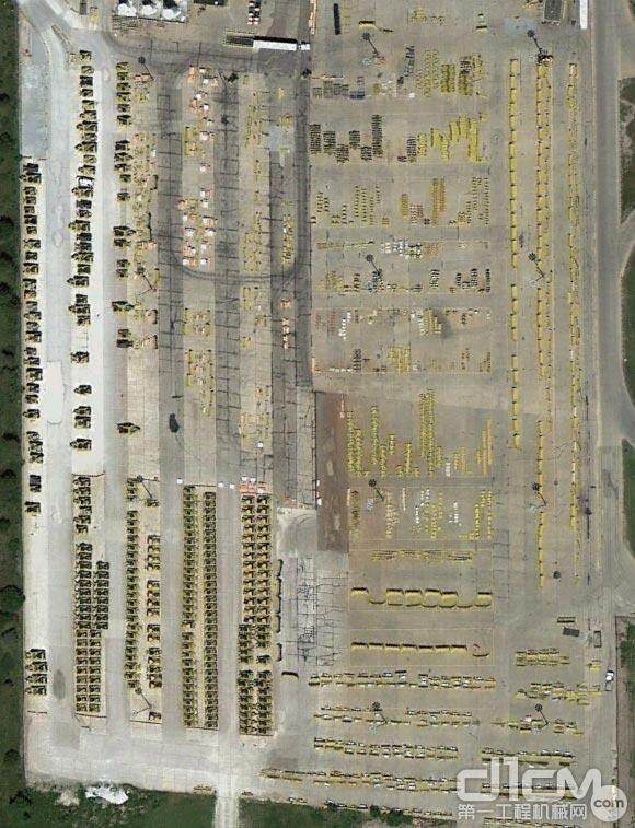 美国中部的一家以推土机为主要产品的工厂在2012年5月16日的照片