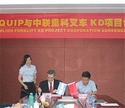 中联重科叉车总经理与SIDEQUIP 公司代表正式签约