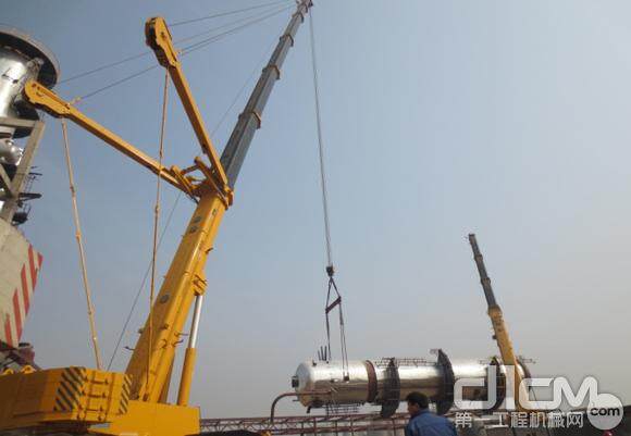 2013年1月，武汉中国化学工程第九建设公司奈组塔吊装