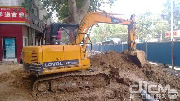 雷沃挖掘机参与城市建设
