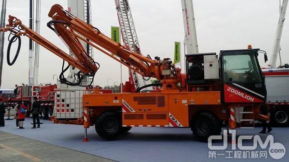 中联重科新品消防喷射机械手在CHINA FIRE2015展会现场