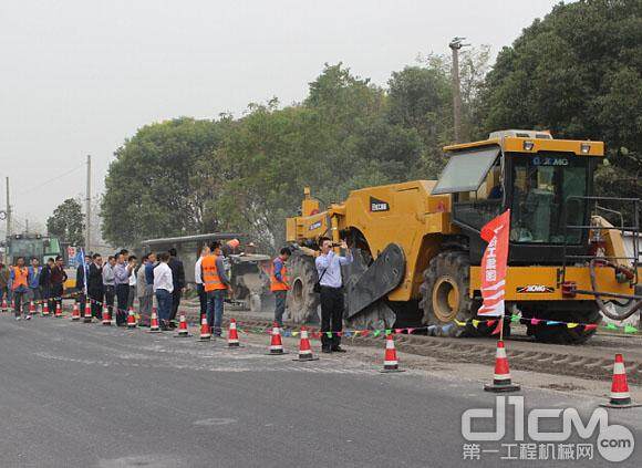 徐工铣刨机械高端客户现场交流暨“路之家”推广会在南京举行