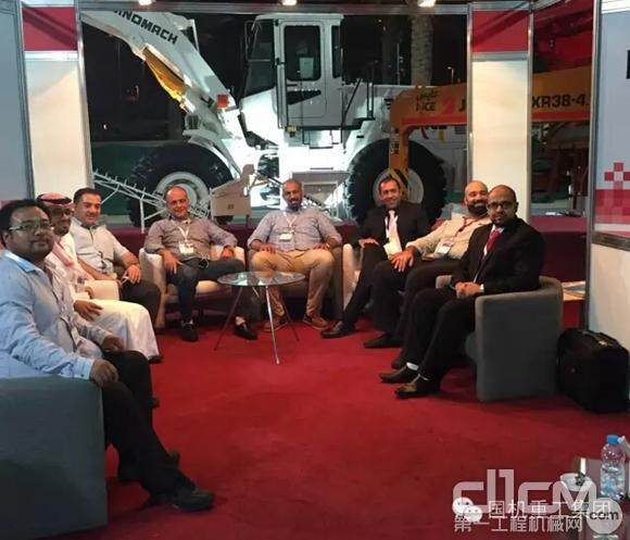 国机重工SINOMACH装载机亮相第27届沙特国际建材展