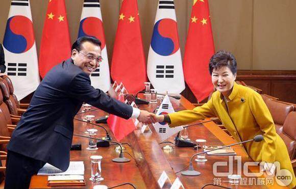 国务院总理李克强昨与韩国总统朴槿惠会谈