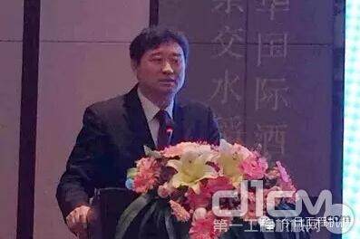 中国工程机械工业协会副会长兼秘书长苏子孟致辞