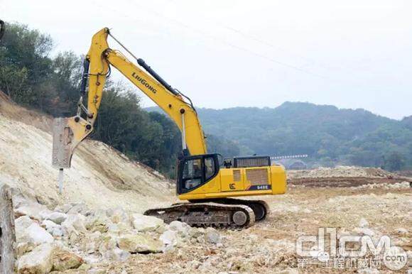 开山凿路 柳工挖掘机助力五凤口高架观音山隧道工程