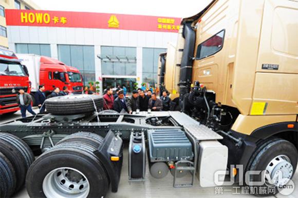 中国重汽滁州新天地4S店开业
