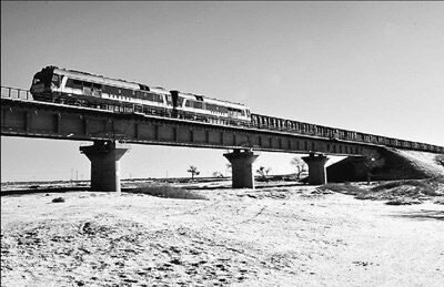 临河至哈密铁路全线贯通 我国又增一条出疆铁路通道