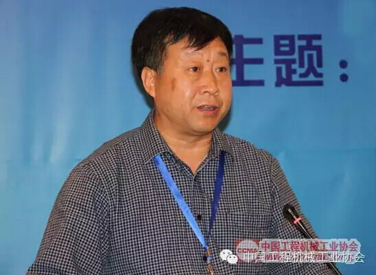 中国工程机械工业协会施工机械化分会刘子金会长作《大力推动机械化施工，促进行业进步和发展》工作报告