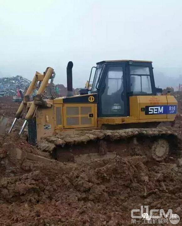 山工机械推土机助力深圳滑坡事故救援工作