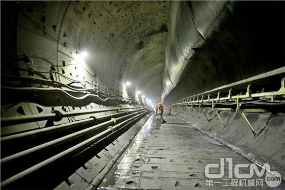 铁建重工研制的TBM首次贯通我国第一座采用全断面隧道掘进机施工的煤矿斜井