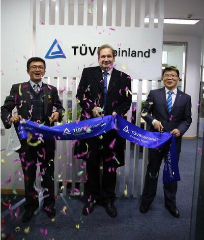 TUV莱茵大中华区副总裁陶思腾博士等为南京分公司开业剪彩