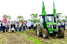 中联重科助力农业部全国油菜机械化演示会