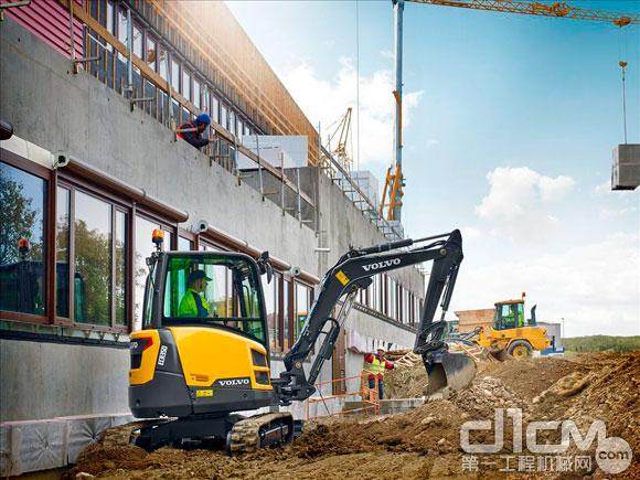 沃尔沃建筑设备揭幕3-4吨小型挖掘机系列产品