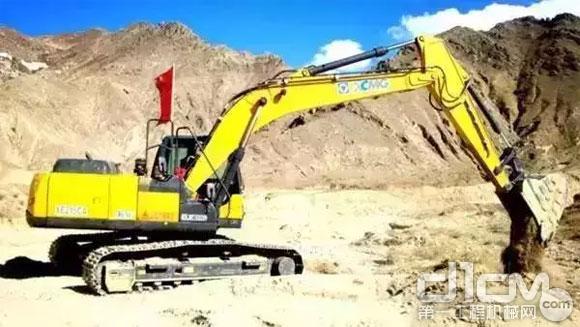  XE215CA液压挖掘机在日光城拉萨大展身手