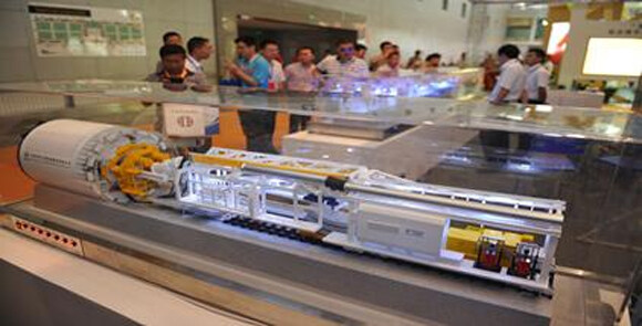 中国中铁、中国铁建博弈新疆铁路与轨道交通展