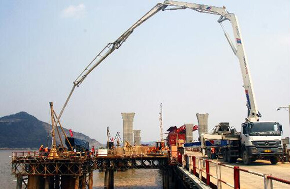 浙江台州玉环吊船湾建起海上高速桥
