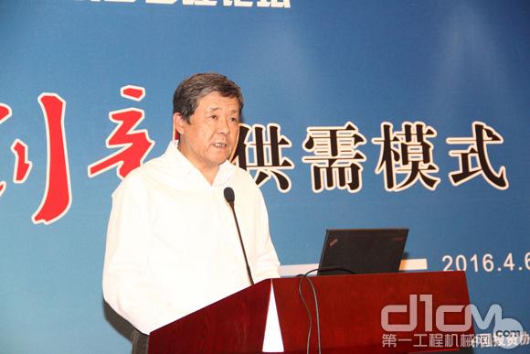 主办方中国施工企业管理协会常务副会长-李鸿庆致辞