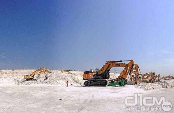 徐工挖机群 助力卡塔尔世界杯场馆建设