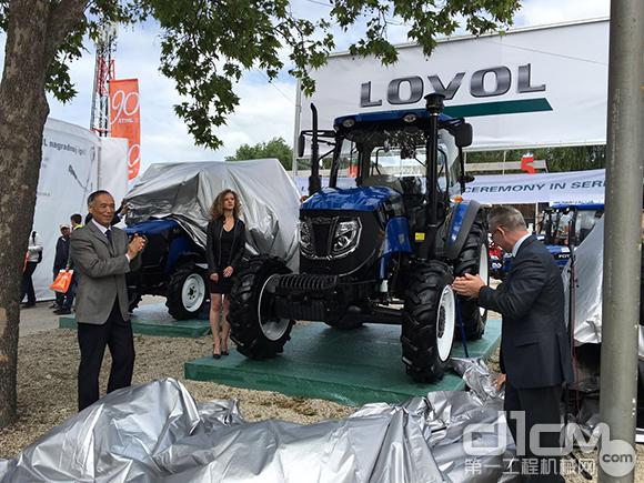 雷沃第三代车身拖拉机亮相第83届塞尔维亚国际农业展览会