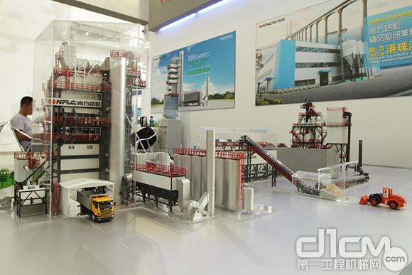 中国交通技术装备展南方路机首发精品沥青混合料生产线