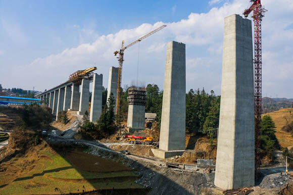 贵州大方：成贵铁路16座桥梁的下部工程竣工