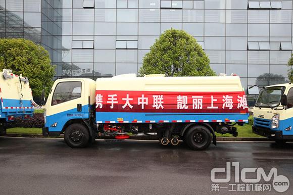 中联重科环卫机械助力上海市政环卫清扫