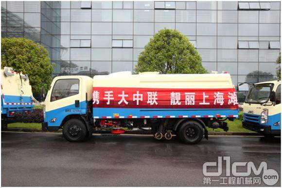 中联重科环卫机械助力上海市政环卫清扫