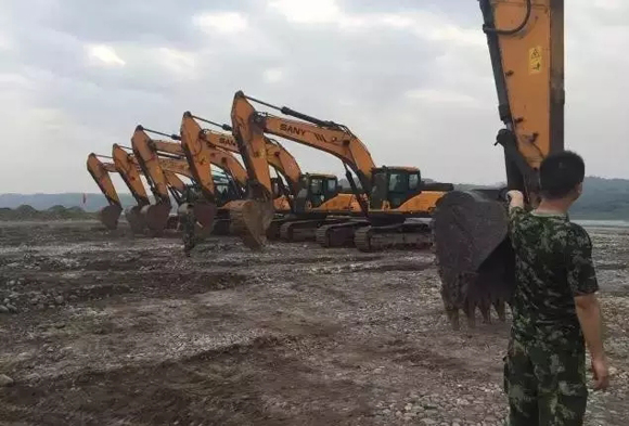 三一挖掘机重庆救灾演习现场
