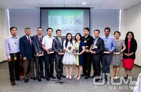 “交付中国 GNSS 解决方案合作奖”获得者与中国区领导