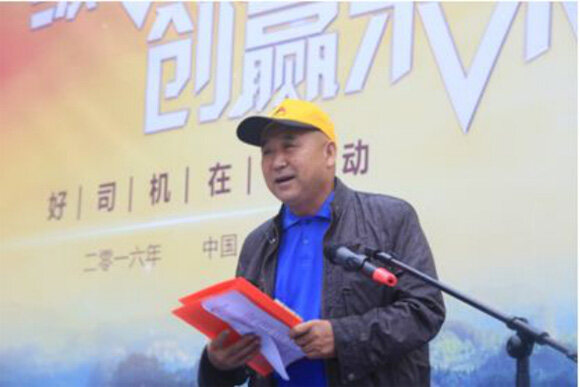 图为德高望重的荣辉公司张董事长代表唐山港物流企业致辞。